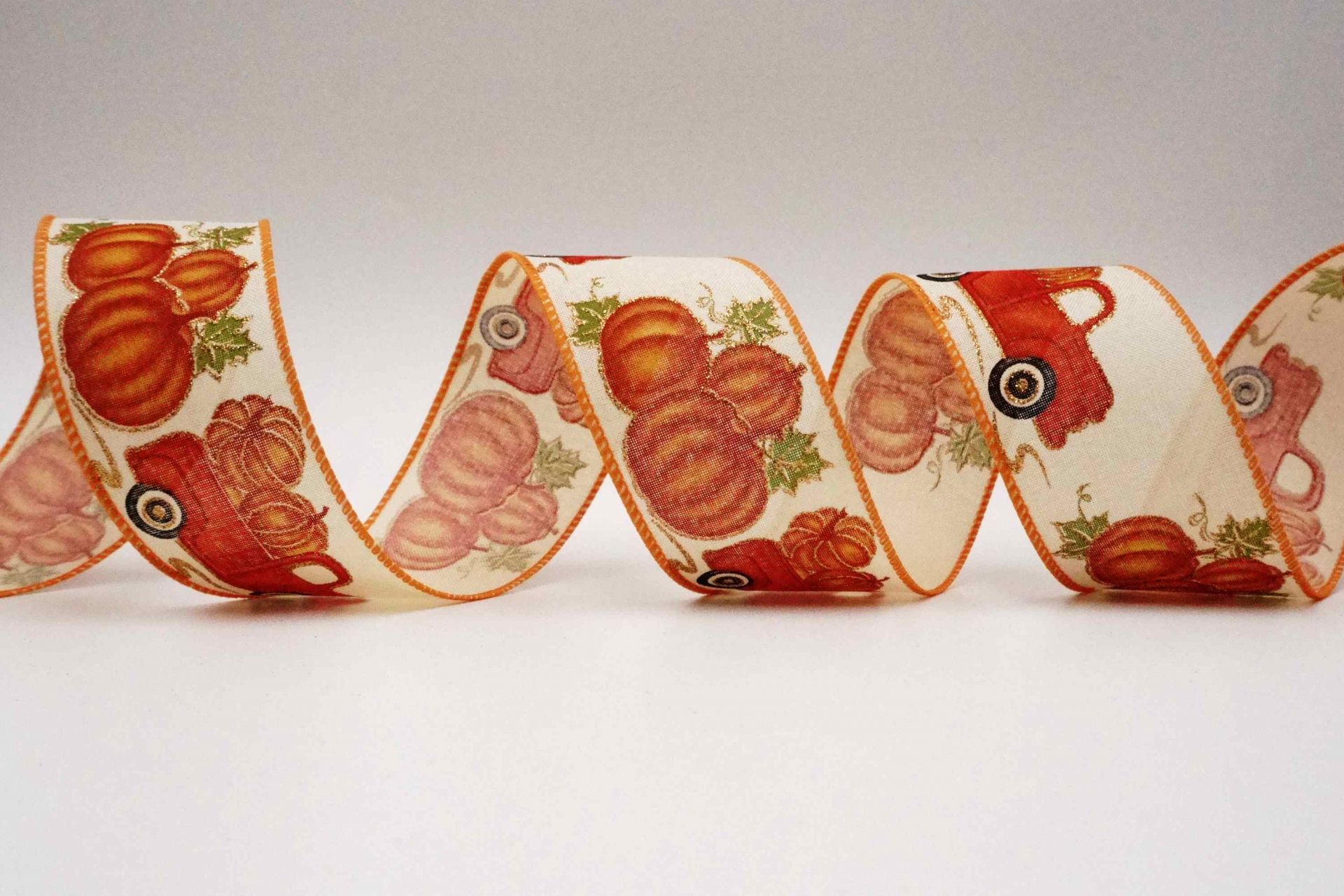 شاحنة مع شريط القرع